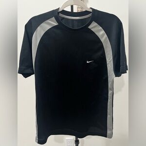 Nike Men's Black and Gray Tee